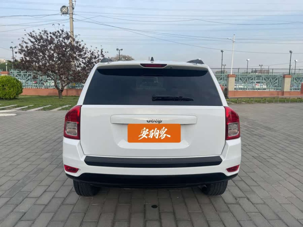 Jeep 指南者  2013款 2.4L 四驅(qū)運(yùn)動版圖片