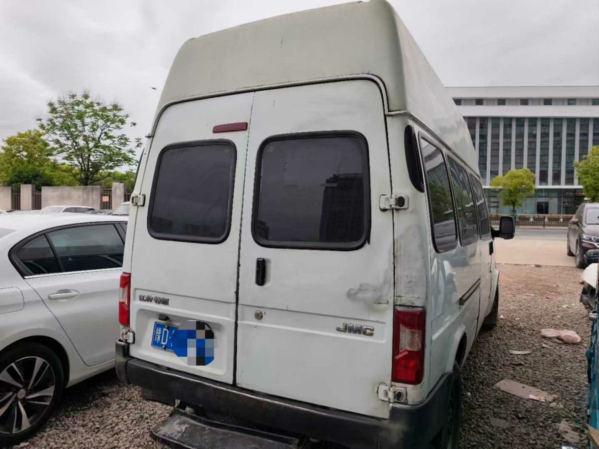 福特 全順  2019款 2.0T柴油廂式運(yùn)輸車(chē)中軸中頂3座國(guó)VI圖片