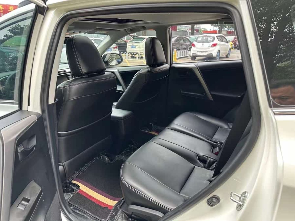 豐田 RAV4榮放  2018款 2.0L CVT兩驅(qū)風尚X版圖片