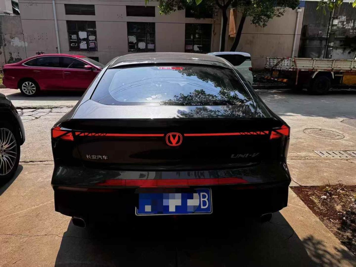 長(zhǎng)安 長(zhǎng)安UNI-V  2022款 1.5T 卓越型圖片