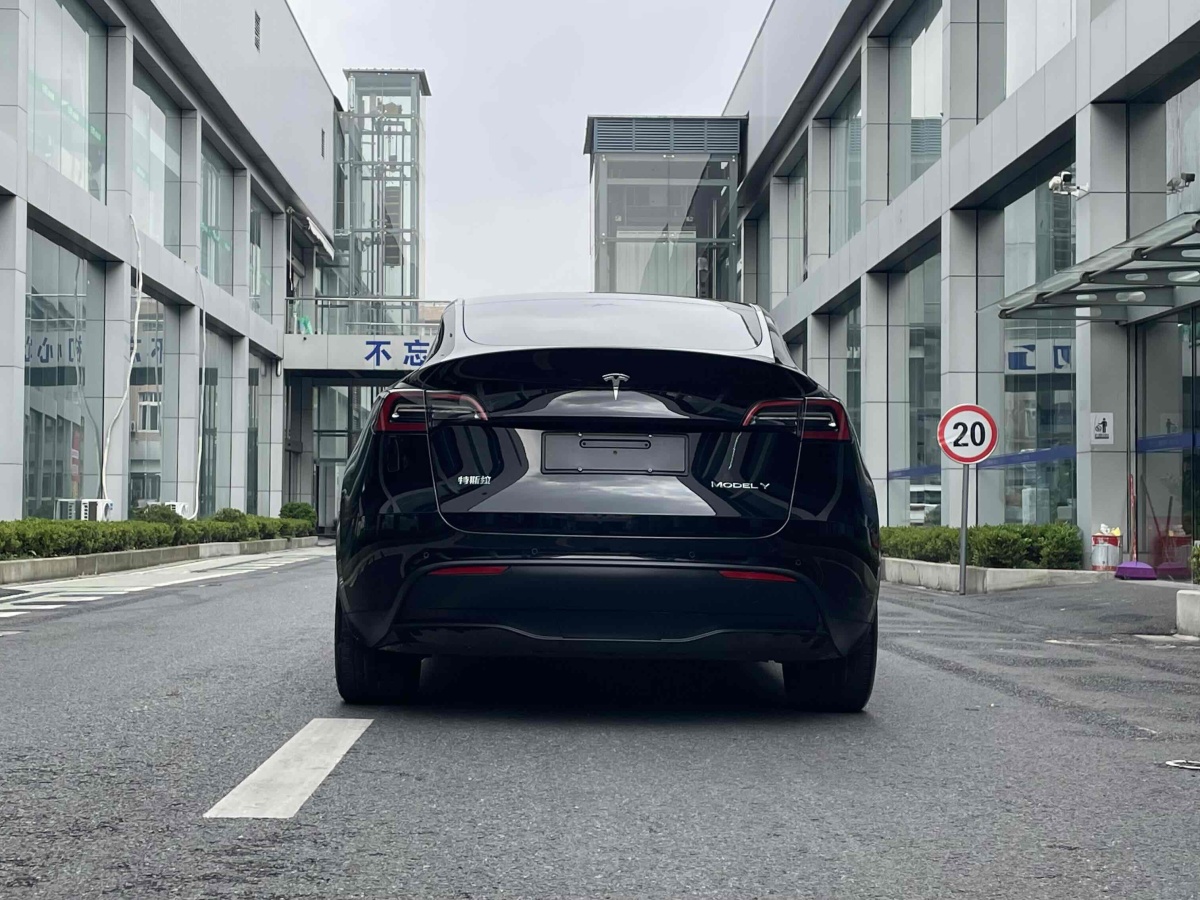 特斯拉 Model Y  2021款 長(zhǎng)續(xù)航全輪驅(qū)動(dòng)版 3D7圖片