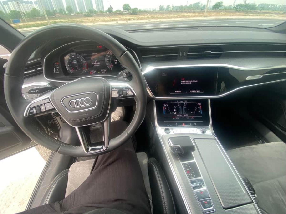 奧迪 奧迪A6L  2023款 改款 45 TFSI quattro 尊享動(dòng)感型圖片