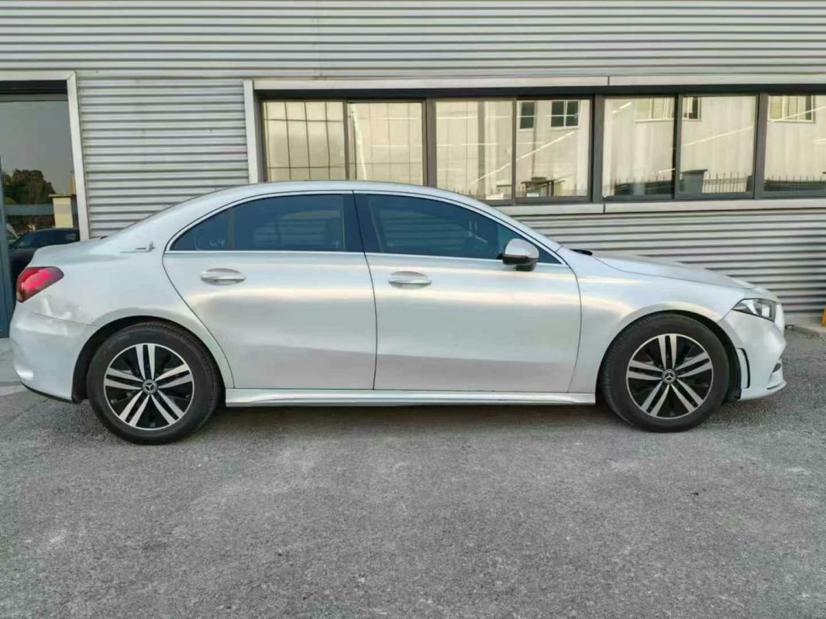 奔馳 奔馳GLE  2020款  GLE 350 4MATIC 時(shí)尚型圖片