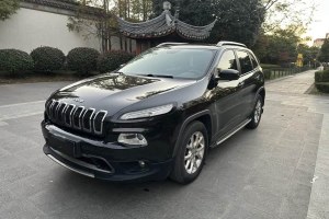 自由光 Jeep 2.0L 優(yōu)越版