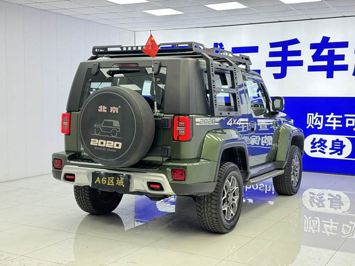 北京 BJ40  2020款 2.0T 自動(dòng)四驅(qū)城市獵人版?zhèn)b客型圖片