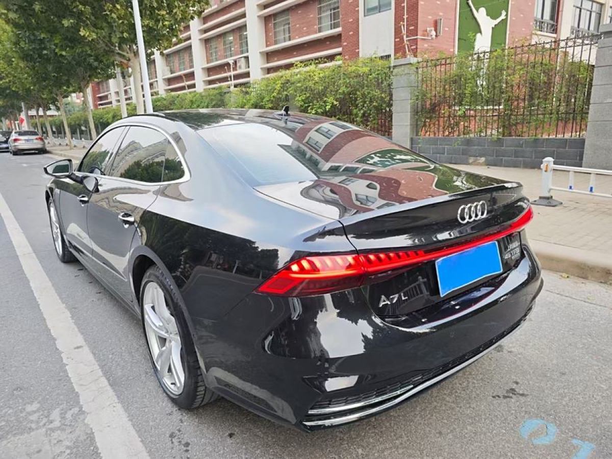 奧迪 奧迪A7L  2024款 45TFSI quattro S-line 見遠(yuǎn)型 流晶套裝圖片