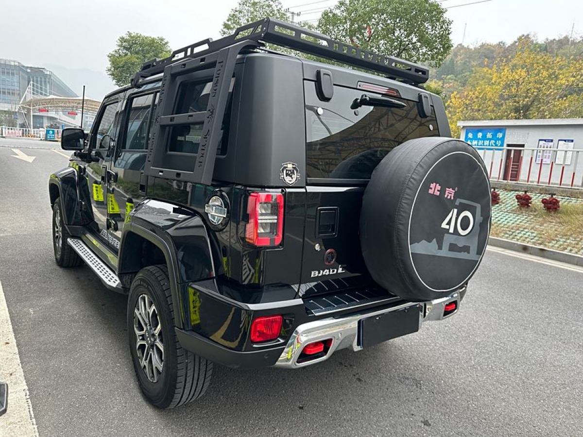 北京 BJ40  2020款 2.0T 自動(dòng)四驅(qū)城市獵人版至尊型圖片