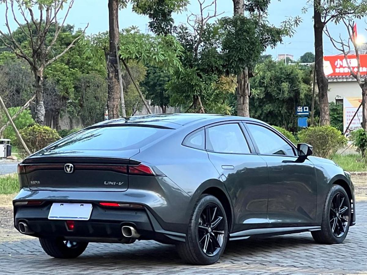 長(zhǎng)安 長(zhǎng)安UNI-V  2022款 1.5T 尊貴型圖片