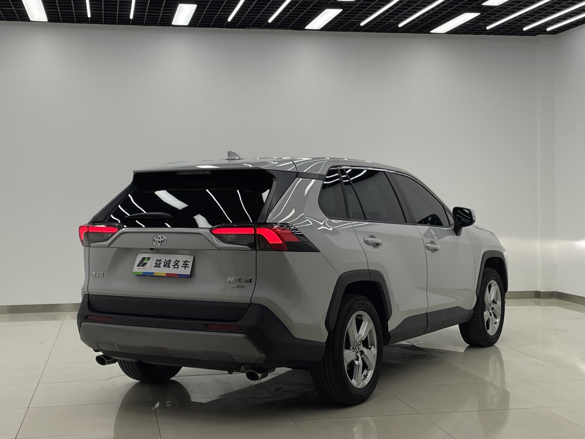 豐田 RAV4  2018款 榮放 2.0L CVT兩驅(qū)風(fēng)尚版圖片