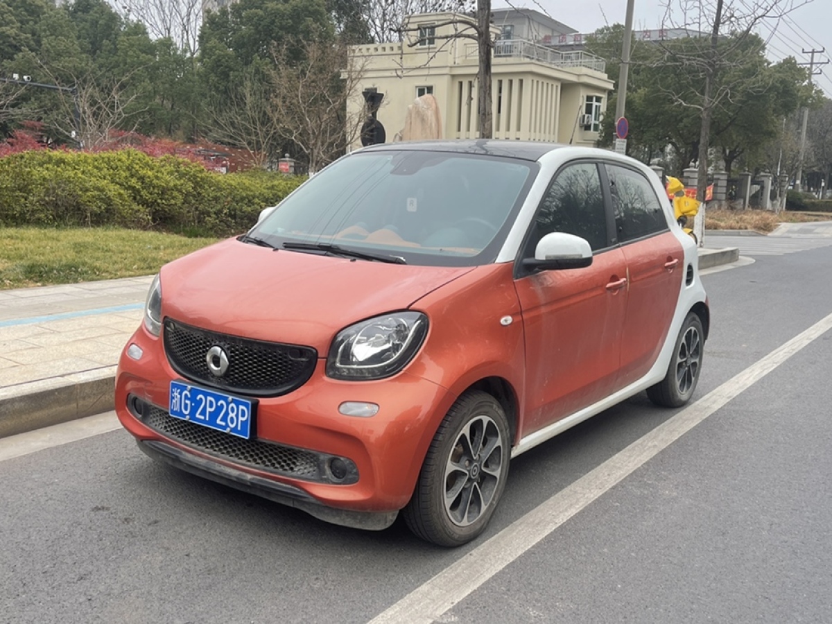 smart fortwo  2017款 1.0L 52千瓦硬頂摯愛特別版圖片