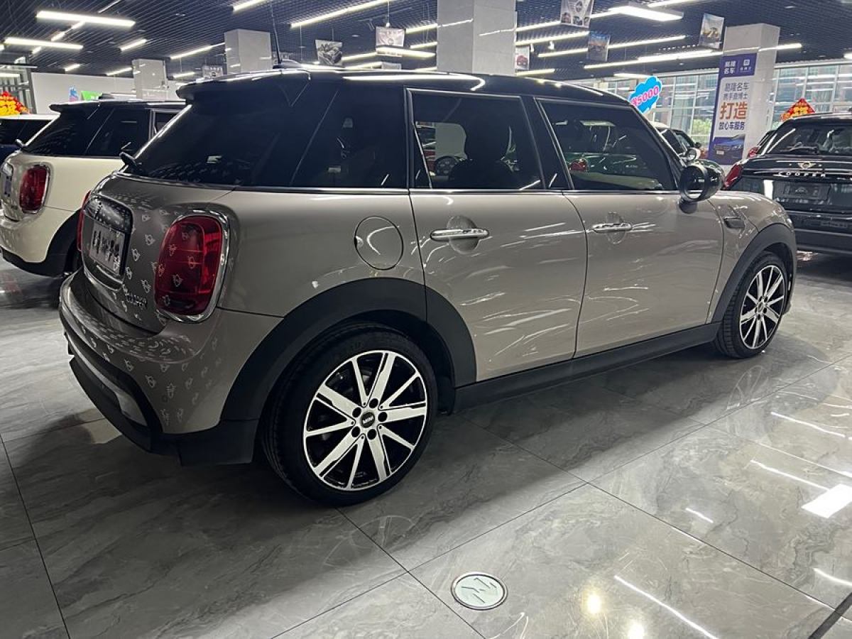 2023年11月MINI MINI  2023款 1.5T COOPER 藝術(shù)家 五門版