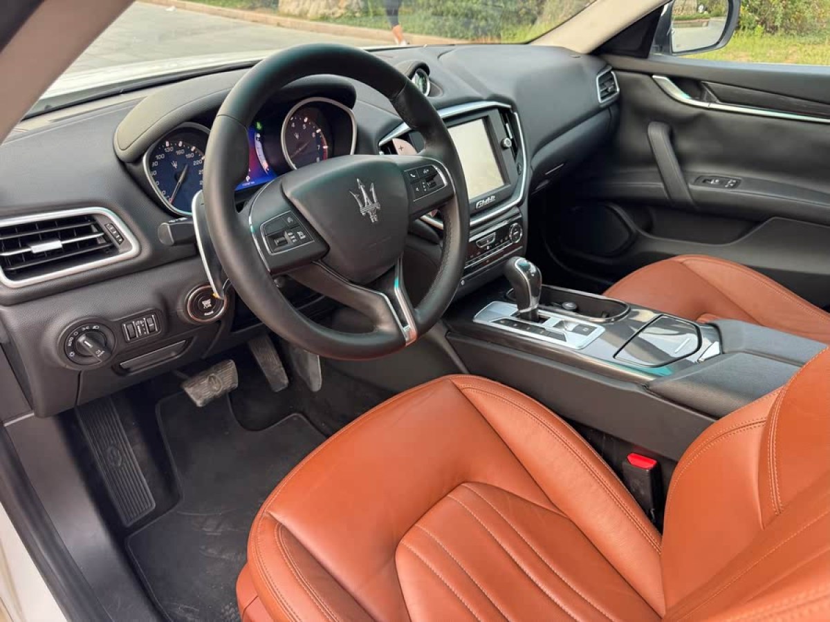 瑪莎拉蒂 Ghibli  2014款 3.0T 標(biāo)準(zhǔn)版圖片