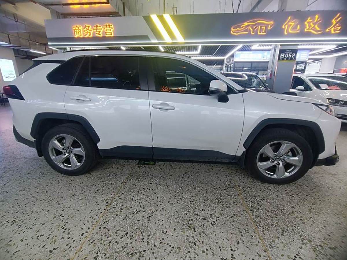 豐田 RAV4榮放  2021款 2.0L CVT四驅(qū)風(fēng)尚PLUS版圖片