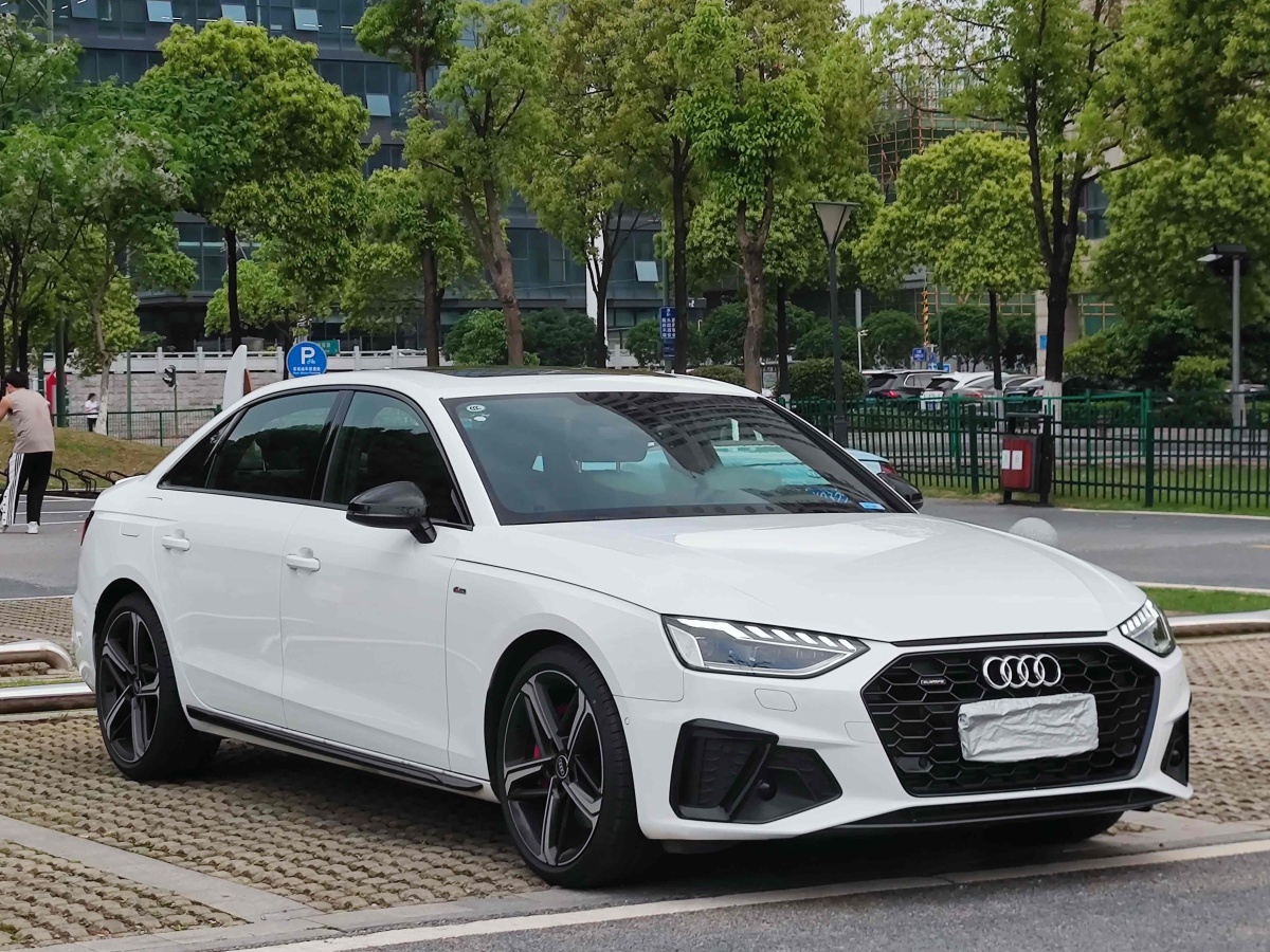 奧迪 奧迪A4L  2022款 45 TFSI quattro 臻選動(dòng)感型圖片