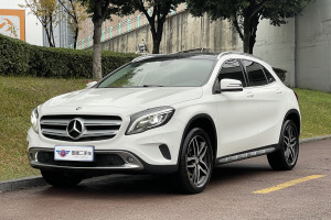 奔驰GLA 奔驰 GLA 220 4MATIC 时尚型