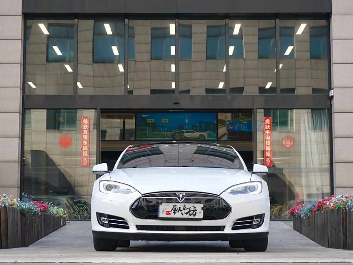 特斯拉 Model S  2017款 Model S 75D 標(biāo)準(zhǔn)續(xù)航版圖片