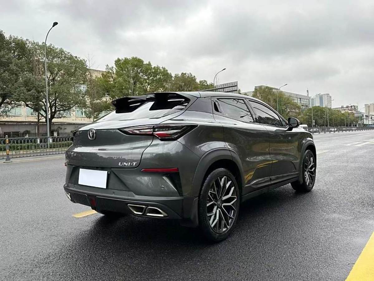 長(zhǎng)安 UNI-T  2022款 1.5T 尊貴型圖片