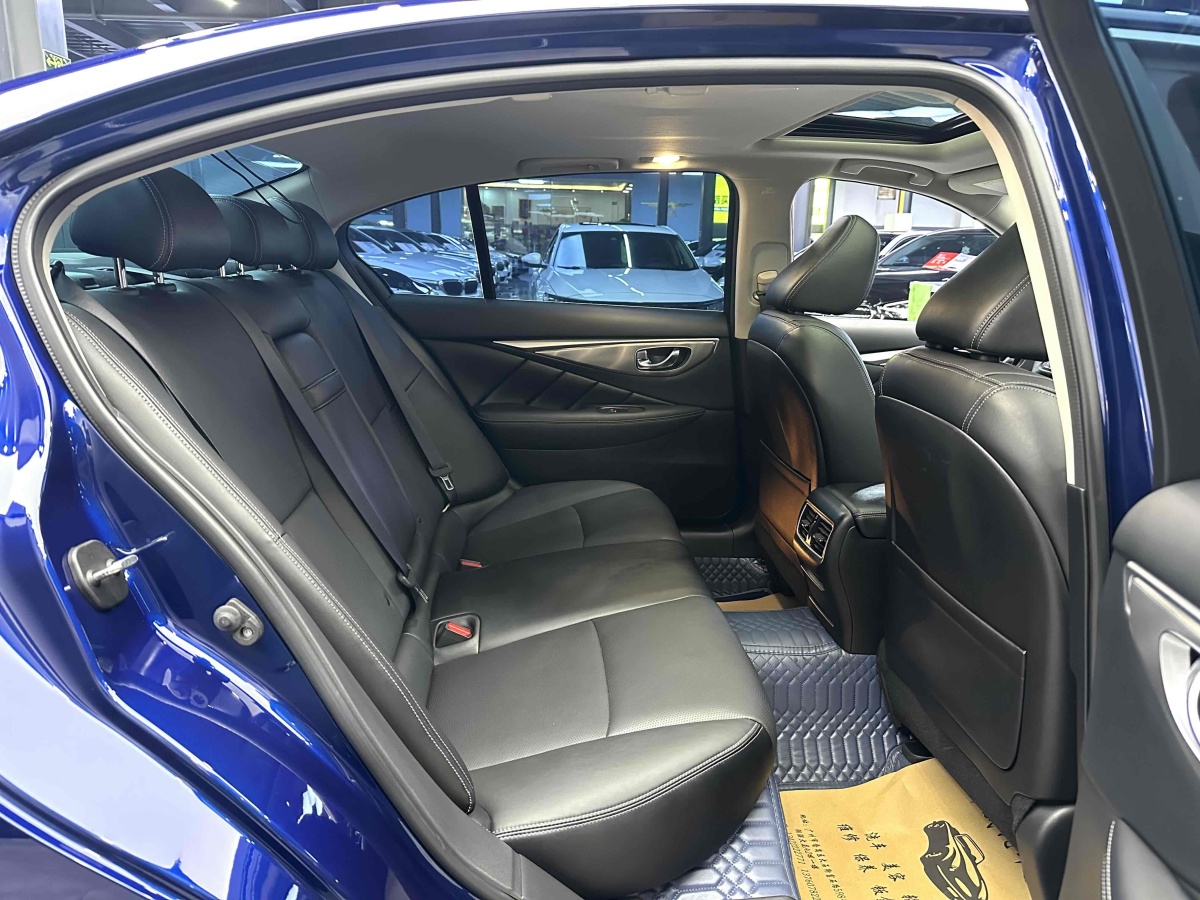 英菲尼迪 Q50L  2022款 2.0T 進(jìn)享運(yùn)動(dòng)版圖片