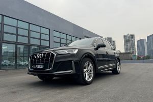 奥迪Q7 奥迪 45 TFSI quattro S line运动型