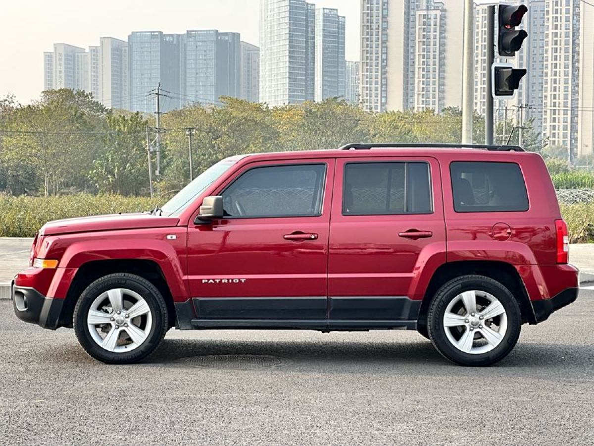 Jeep 自由客  2014款 2.4L 運(yùn)動(dòng)版圖片