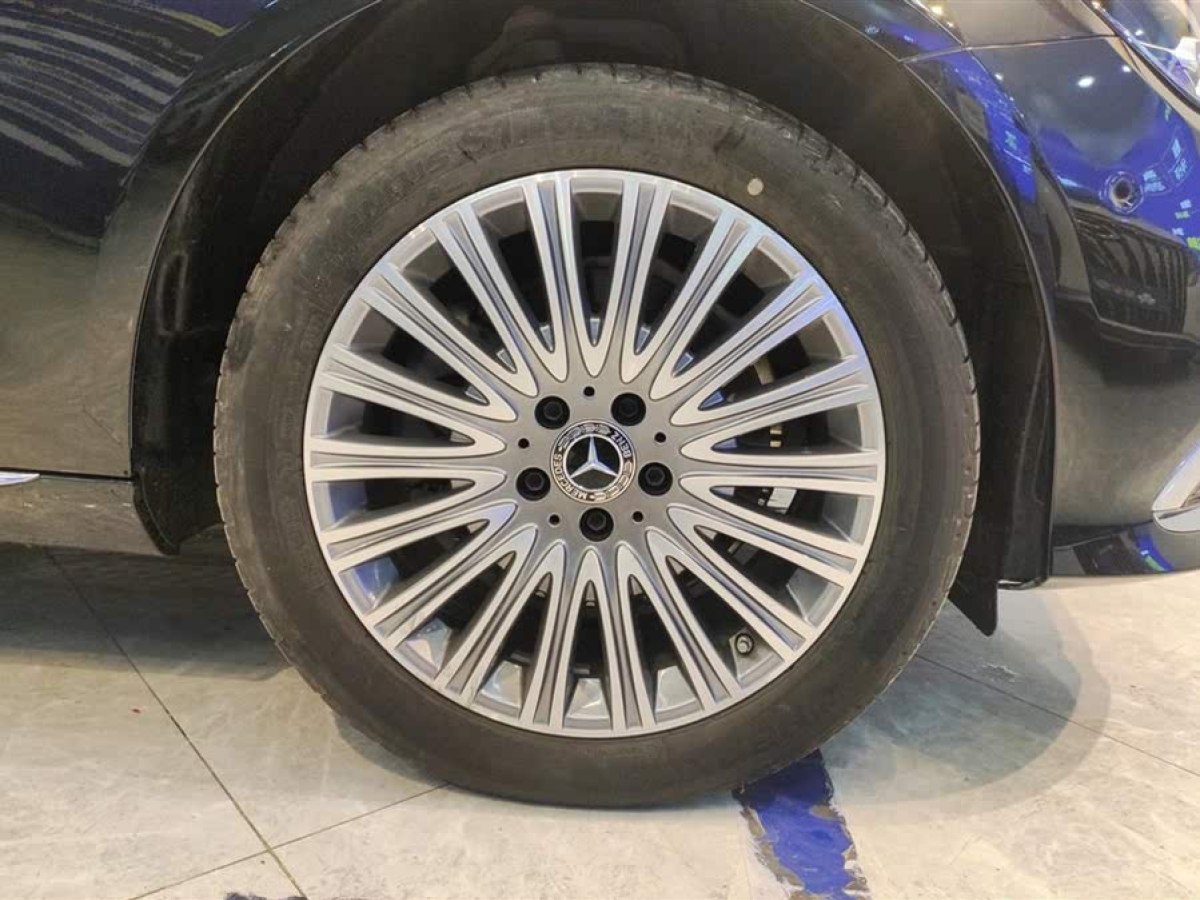 奔馳 奔馳E級(jí)  2022款 改款三 E 300 L 豪華型圖片