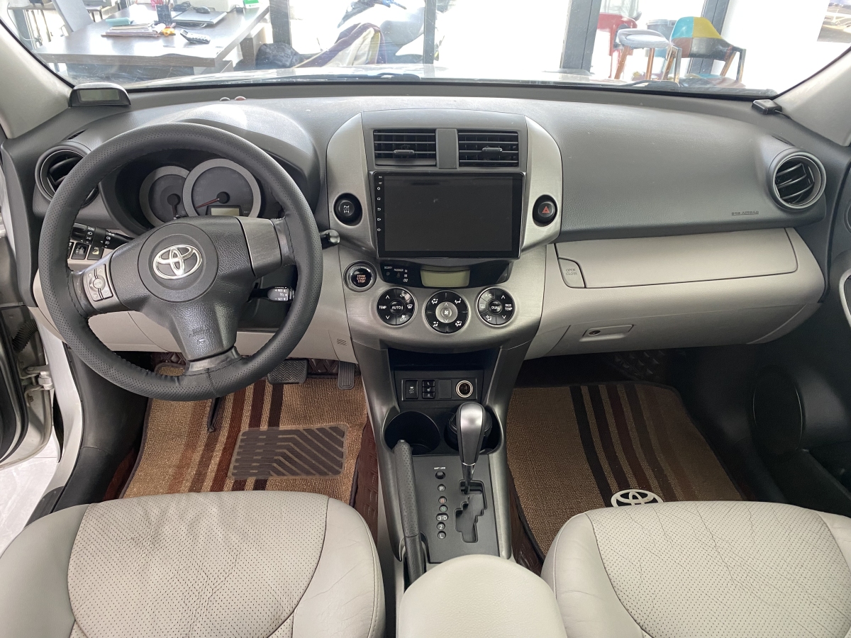 丰田 RAV4荣放  2010款 2.4L 自动豪华升级版图片