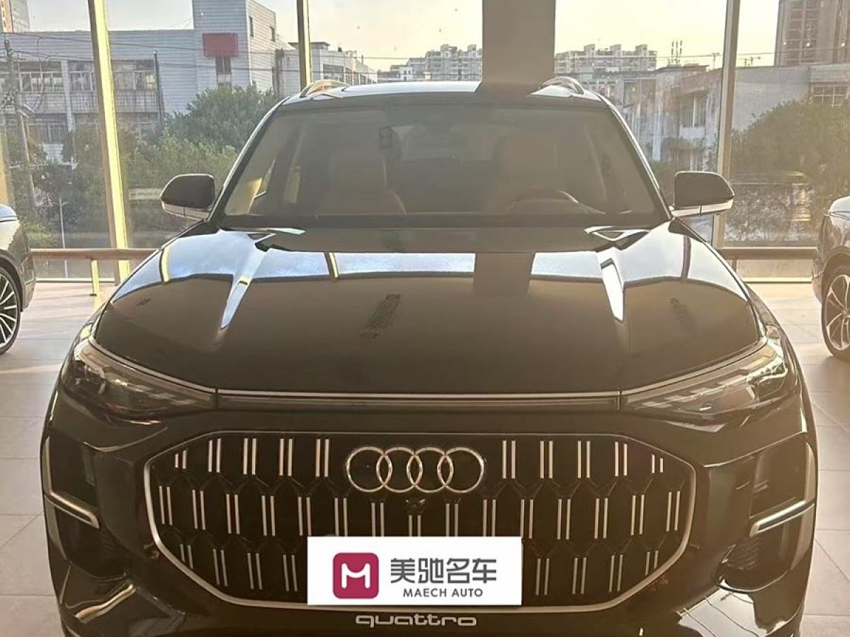 奧迪 奧迪Q6  2024款 45 TFSI quattro 齊云型 羽林套裝 6座圖片