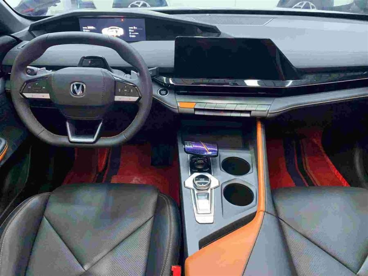 長安 長安UNI-V  2022款 1.5T 尊貴型圖片