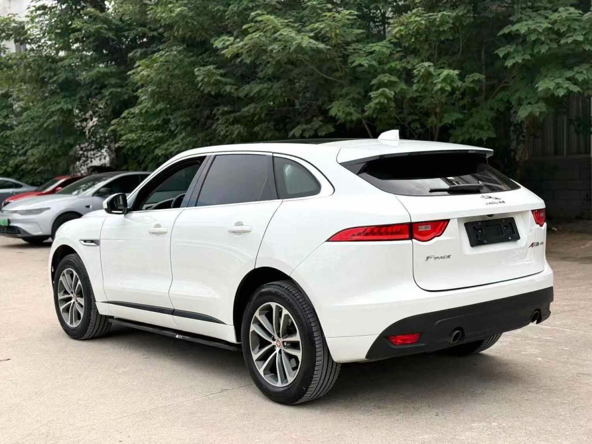 捷豹 F-PACE  2016款 2.0T 兩驅(qū)都市尊享版圖片