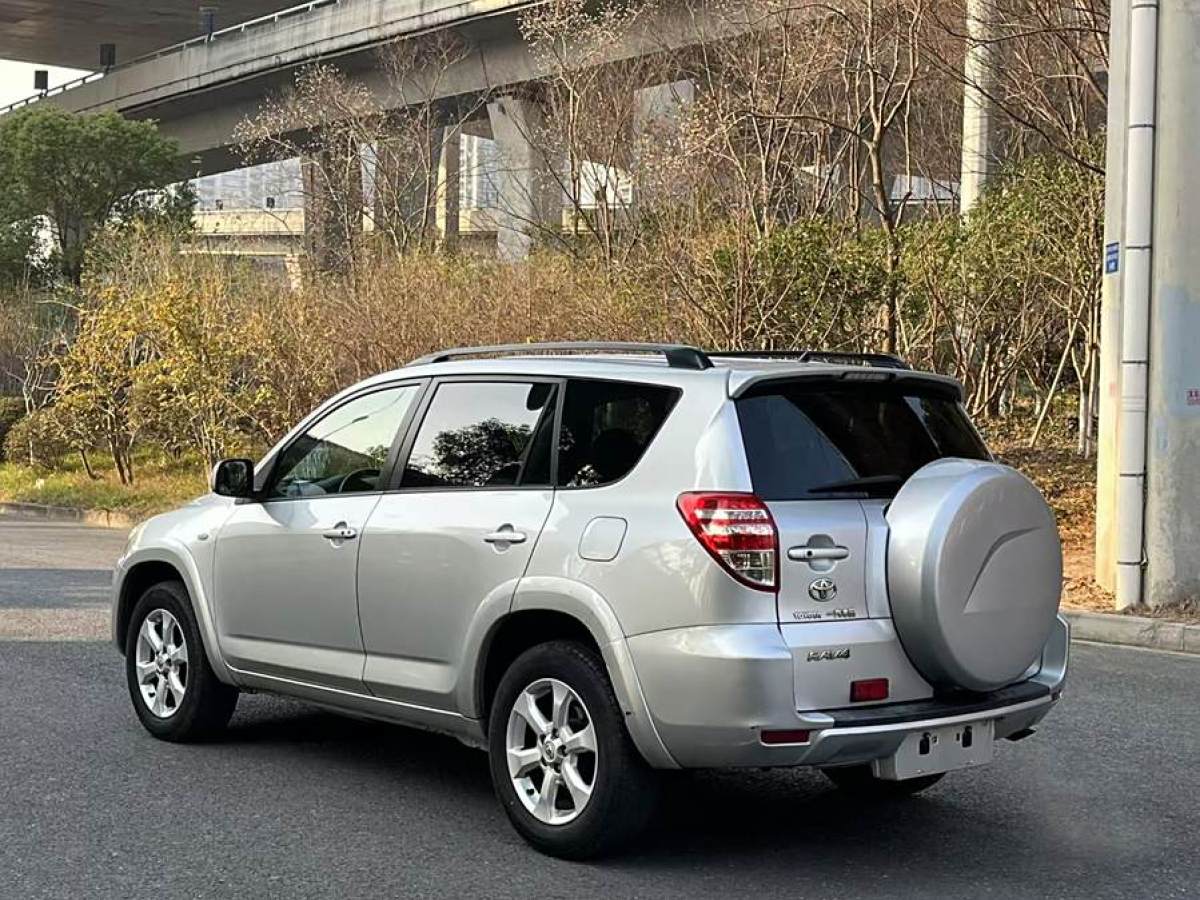 豐田 RAV4榮放  2010款 2.4L 自動豪華升級版圖片