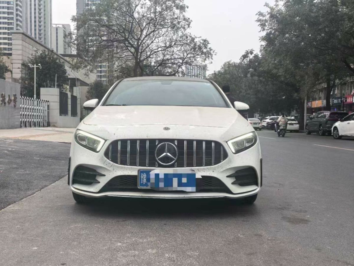 奔馳 奔馳A級  2019款  A 220 L 4MATIC 運(yùn)動(dòng)轎車圖片