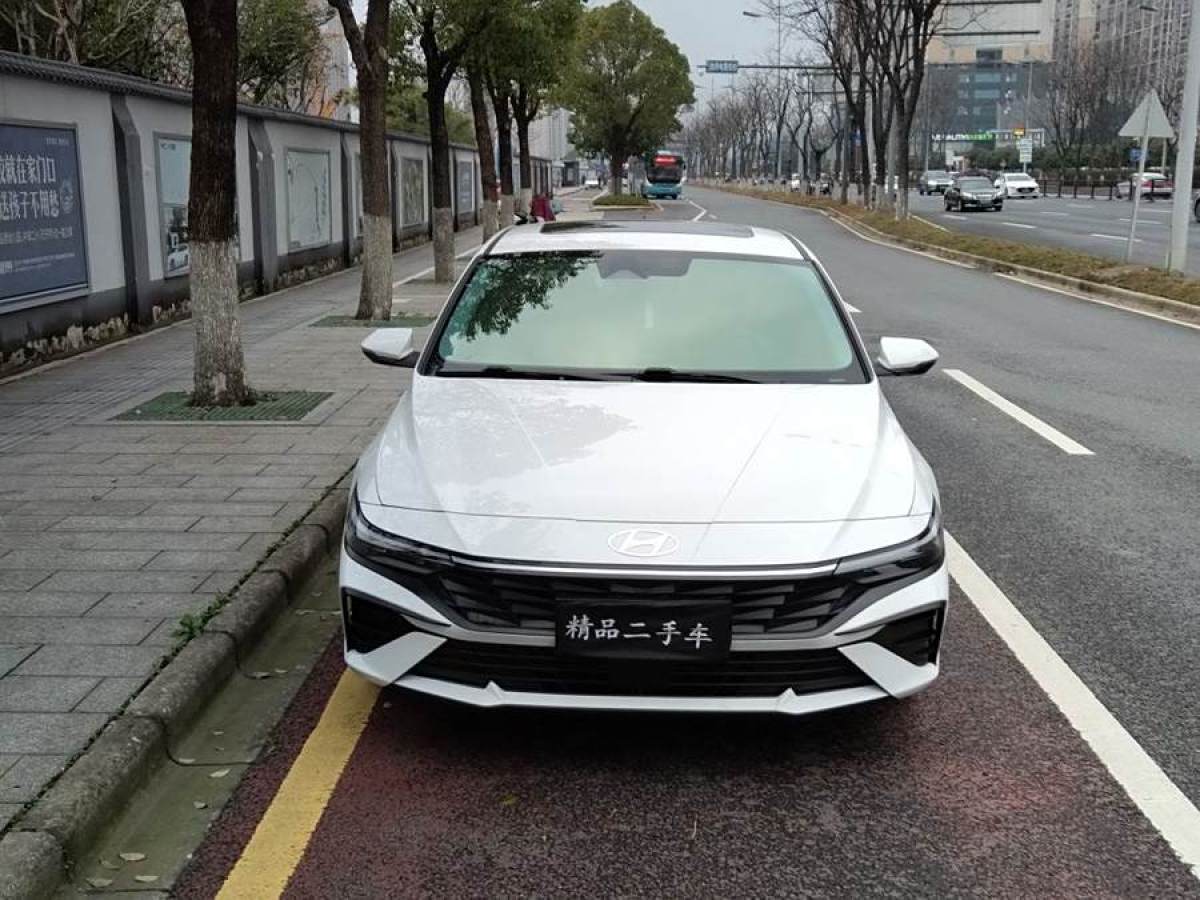 2023年4月現(xiàn)代 伊蘭特  2023款 1.5L CVT LUX尊貴版