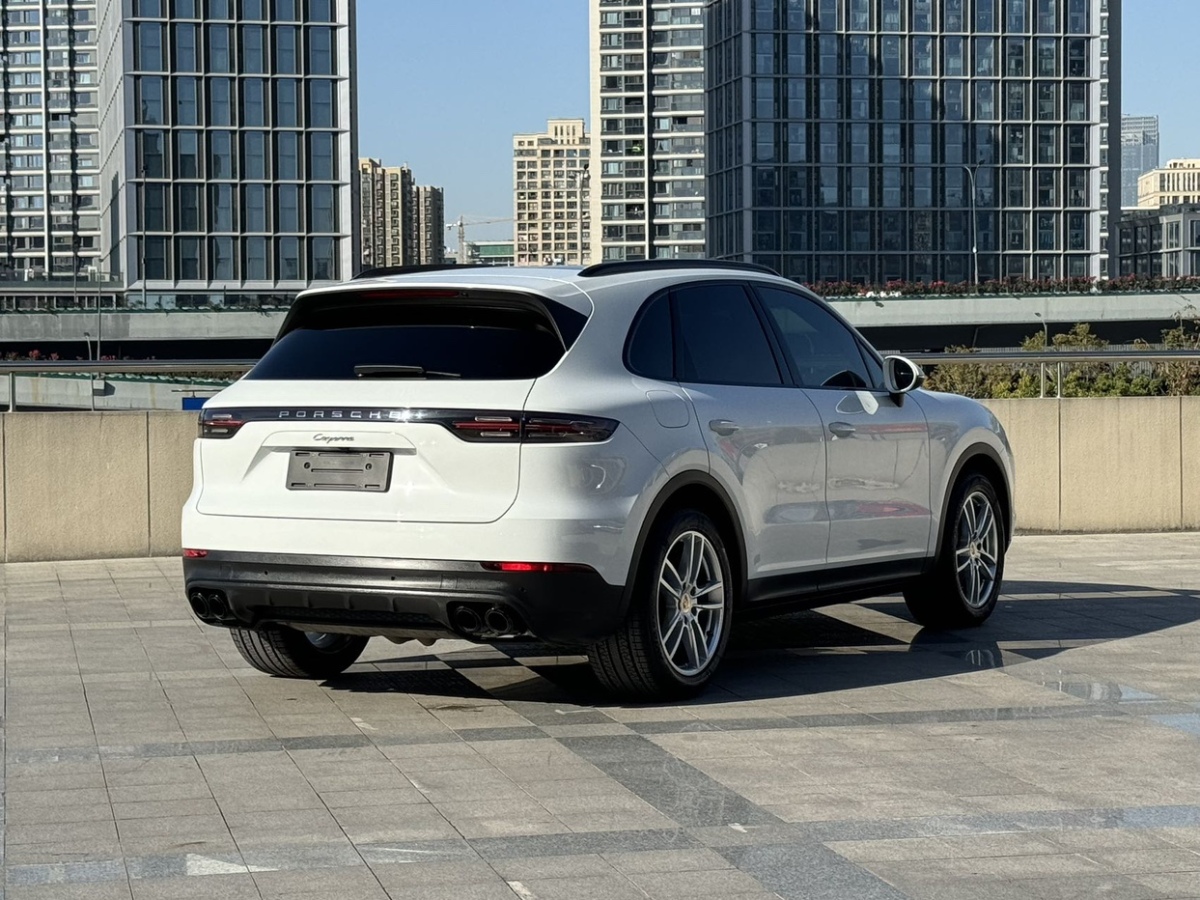 保時(shí)捷 Cayenne  2022款 Cayenne 3.0T 鉑金版圖片