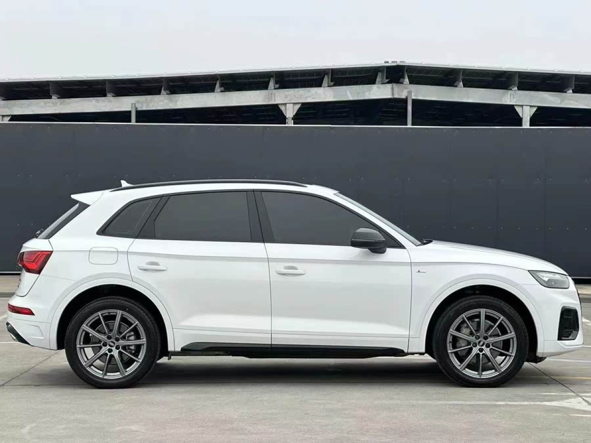 奧迪 奧迪Q5L  2022款 40T RS套件燃速型圖片
