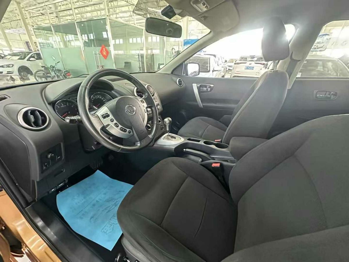日產(chǎn) 帥客  2014款 1.5 標(biāo)準(zhǔn)型5座圖片
