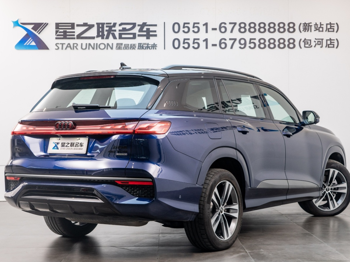 奧迪 奧迪Q6  2024款 45 TFSI quattro 齊云型 飛騎套裝 7座圖片