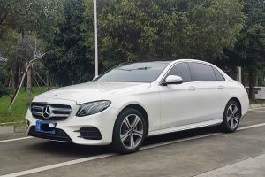 奔驰A级 奔驰  A 220 L 4MATIC 运动轿车