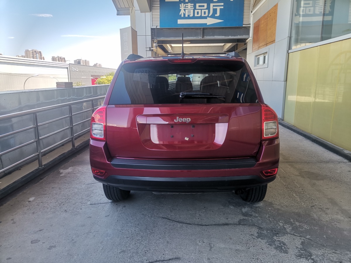 Jeep 指南者  2012款 2.4L 四驅(qū)運動版圖片