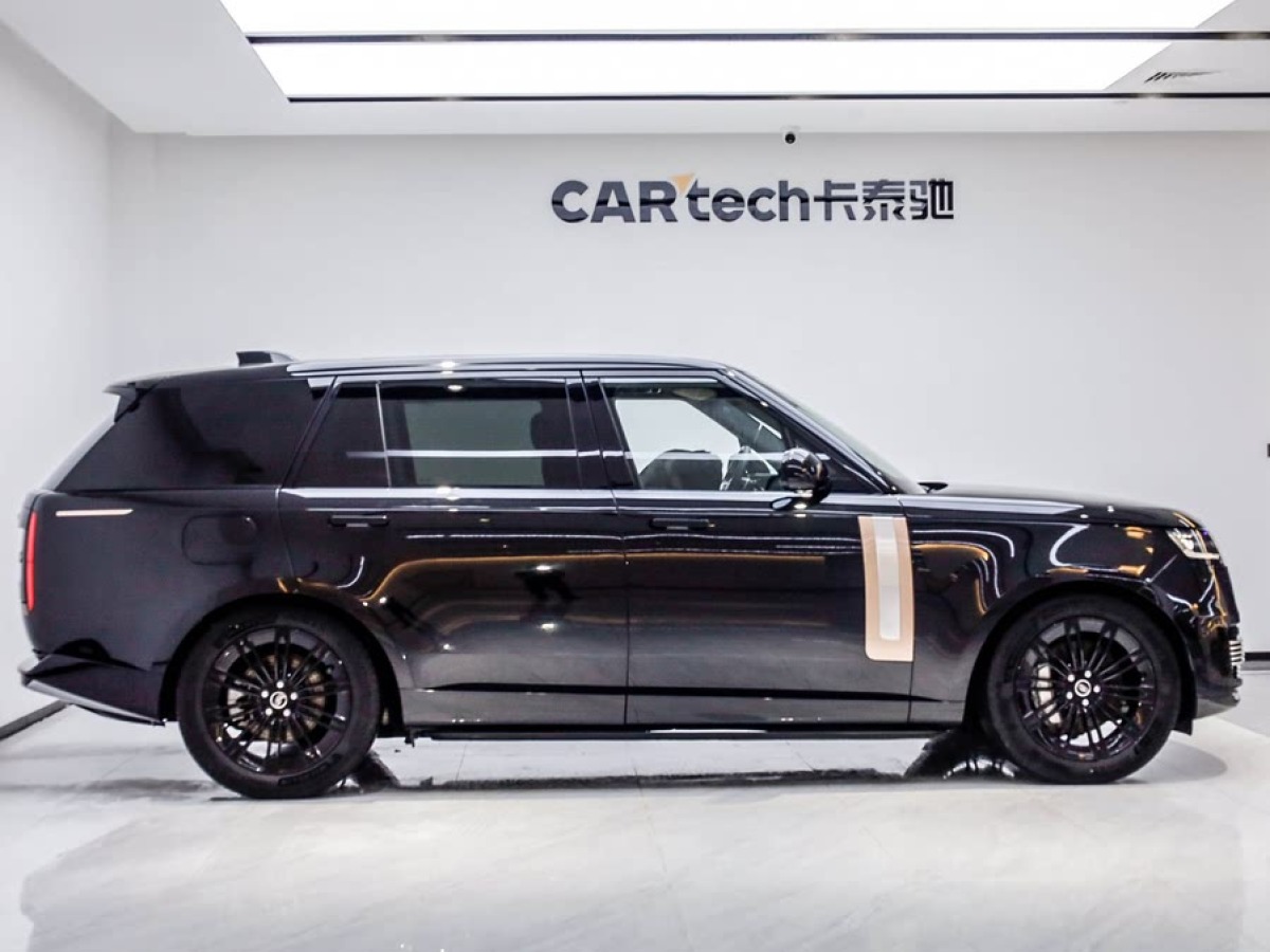 路虎 攬勝  2024款 3.0 L6 400PS 盛世加長(zhǎng)版 七座圖片