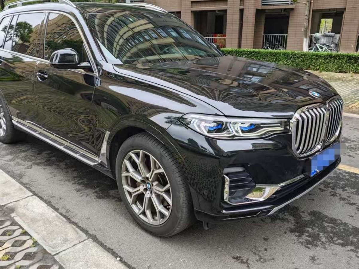寶馬 寶馬X7  2021款 改款 xDrive40i 領(lǐng)先型豪華套裝圖片