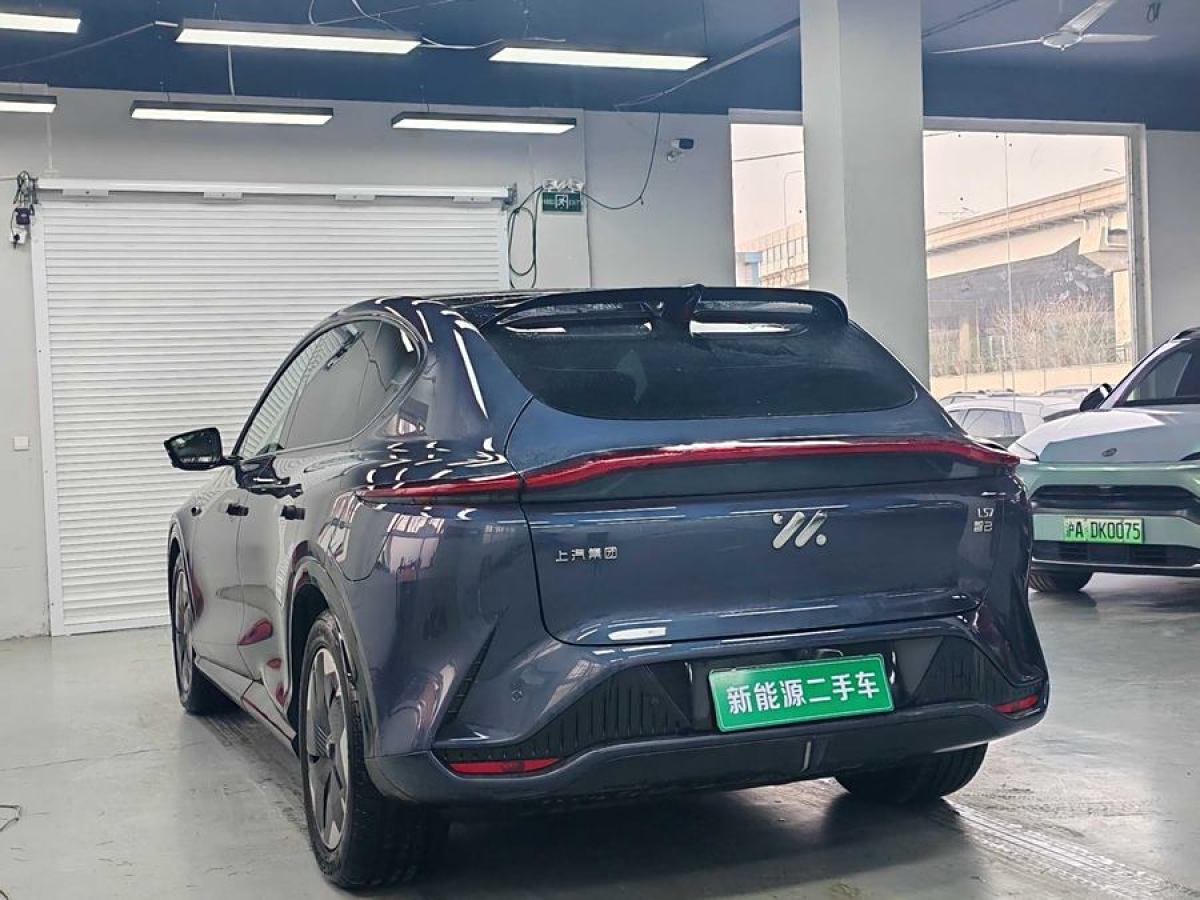 智己 智己LS7  2023款 100kWh Lux后驅(qū)版圖片