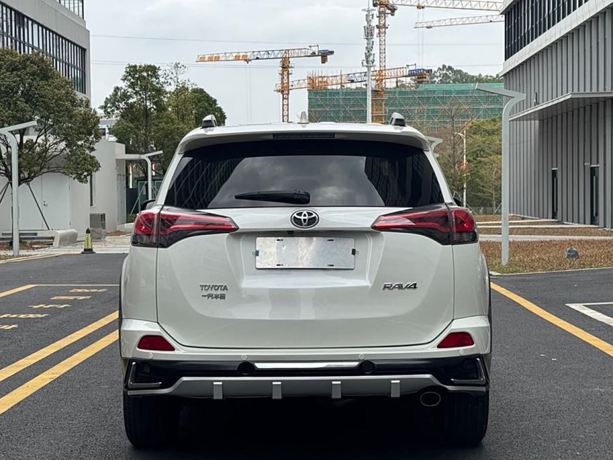 豐田 RAV4榮放  2018款 2.0L CVT兩驅(qū)風(fēng)尚X版圖片