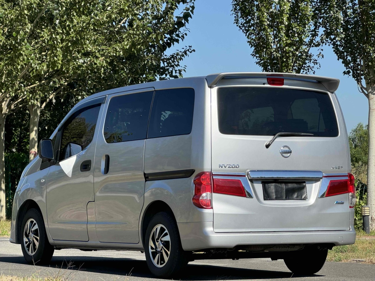 日產(chǎn) NV200  2016款 改款 1.6L CVT豪華型圖片