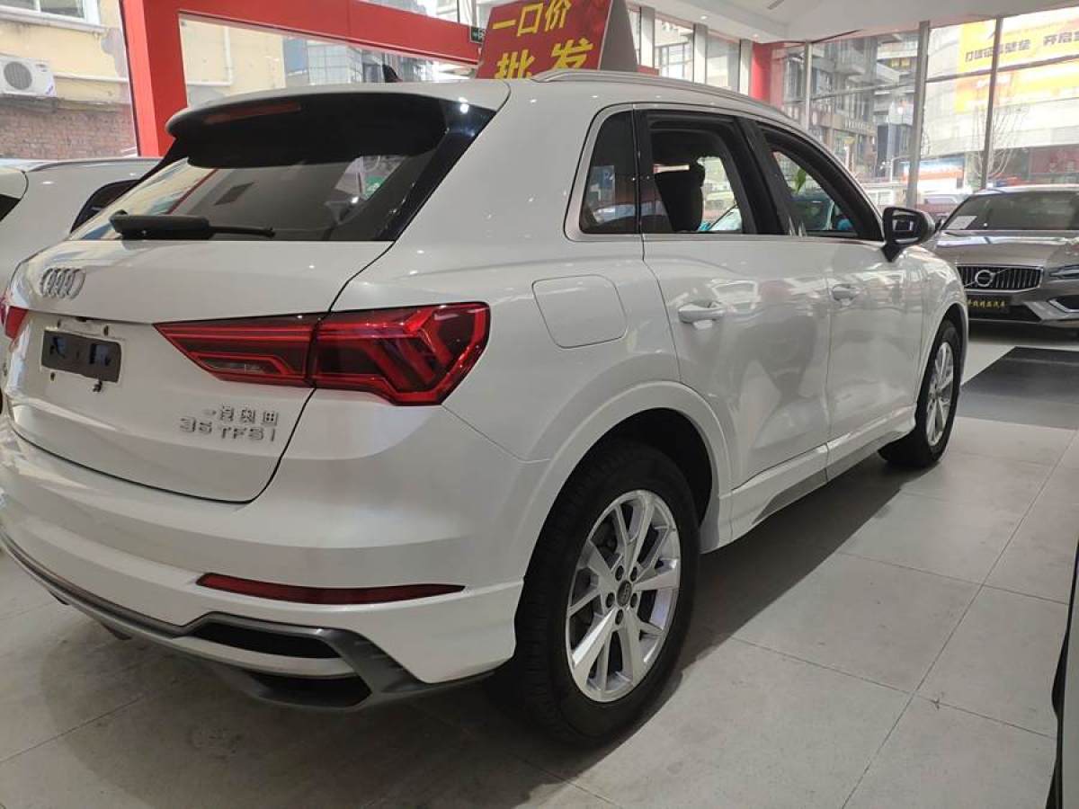 奧迪 奧迪Q3  2019款  35 TFSI 進(jìn)取動(dòng)感型圖片