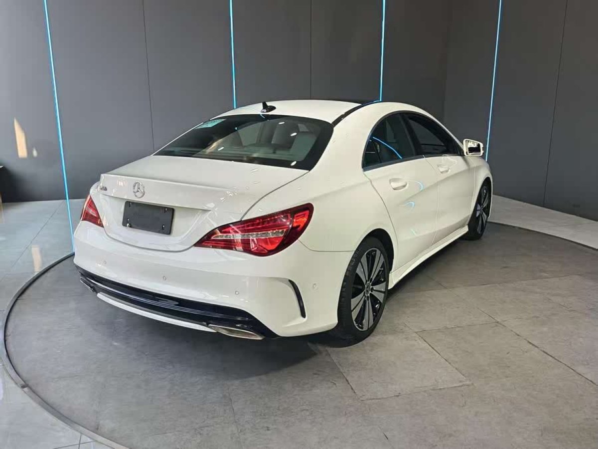 奔馳 奔馳CLA級(jí)  2019款 CLA 200 時(shí)尚型圖片