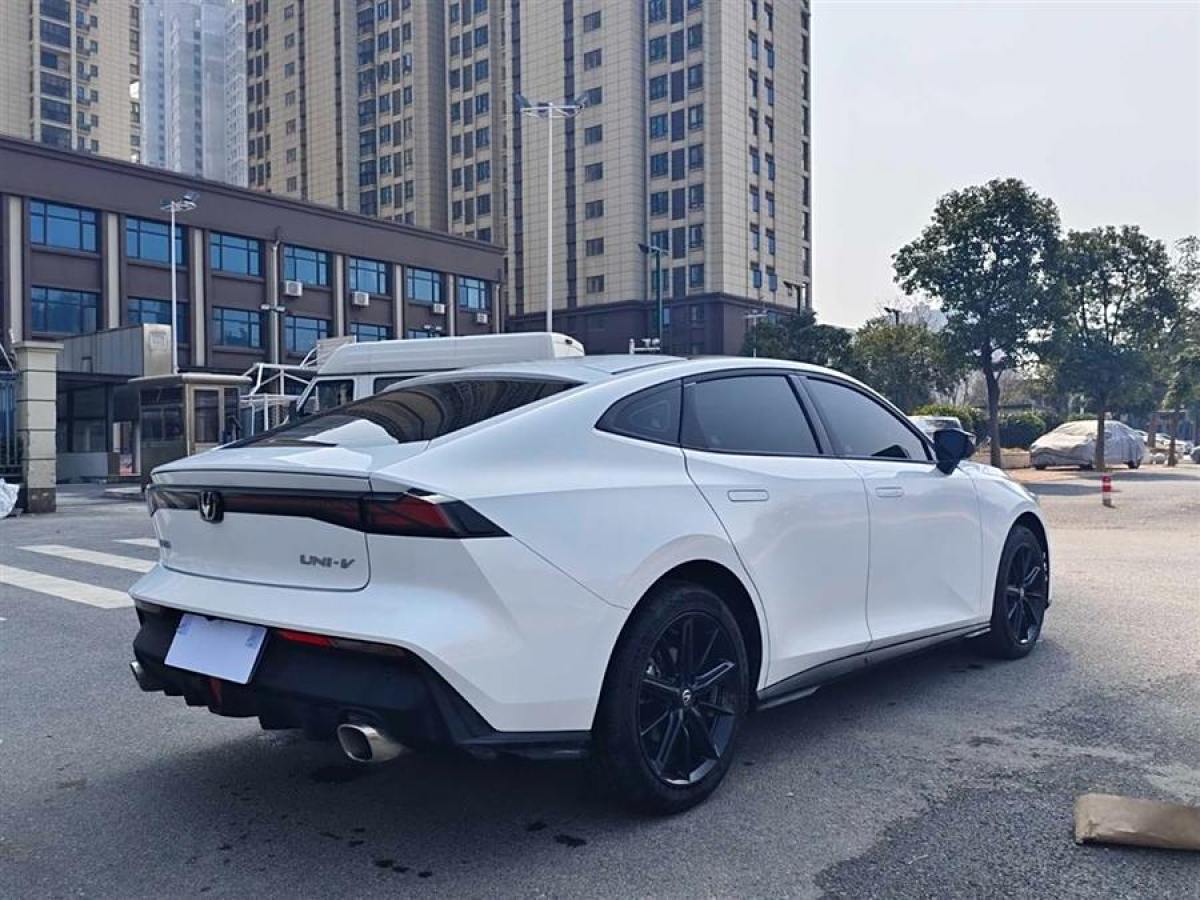 長(zhǎng)安 長(zhǎng)安UNI-V  2022款 1.5T 尊貴型圖片