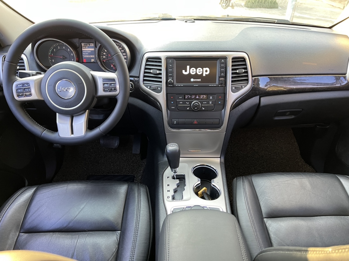 2011年12月Jeep 大切诺基  2011款 3.6L 豪华版