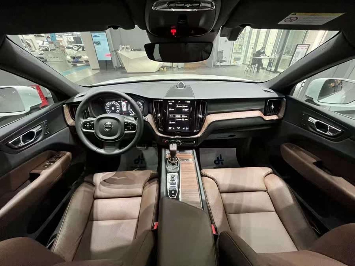 沃爾沃 XC60  2021款 T5 四驅(qū)智遠豪華版圖片