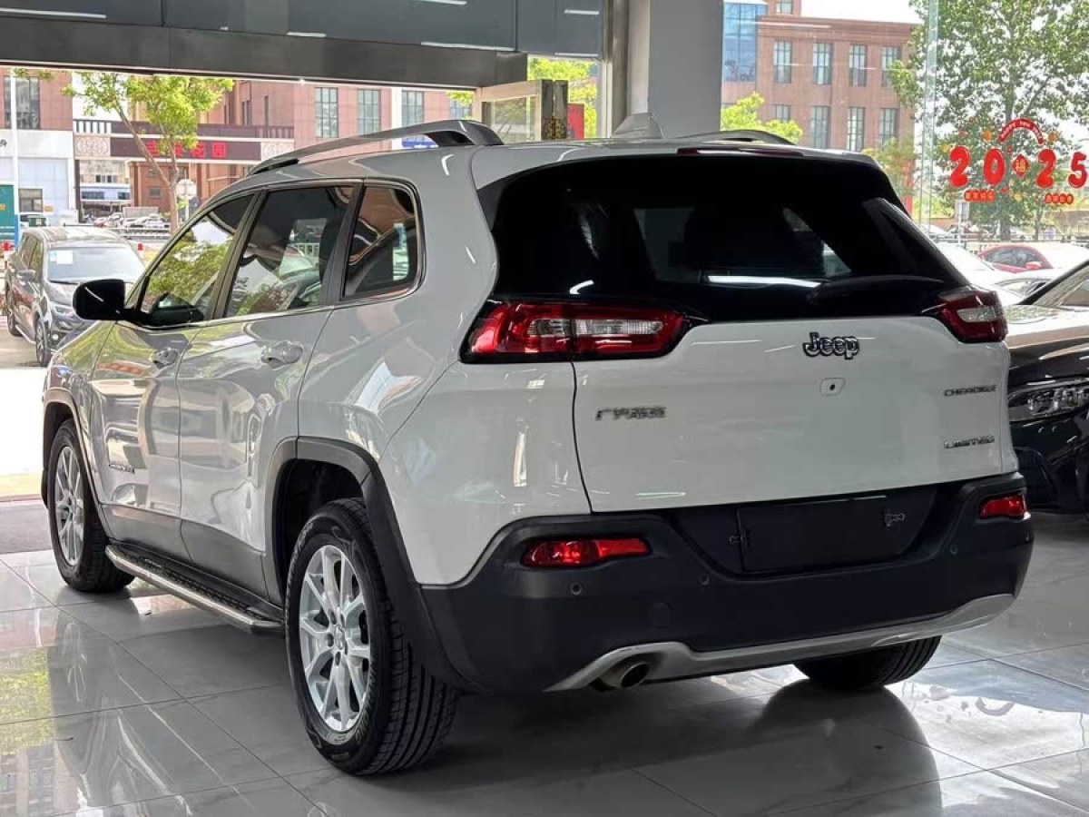 Jeep 自由光  2017款 2.0L 優(yōu)越版圖片