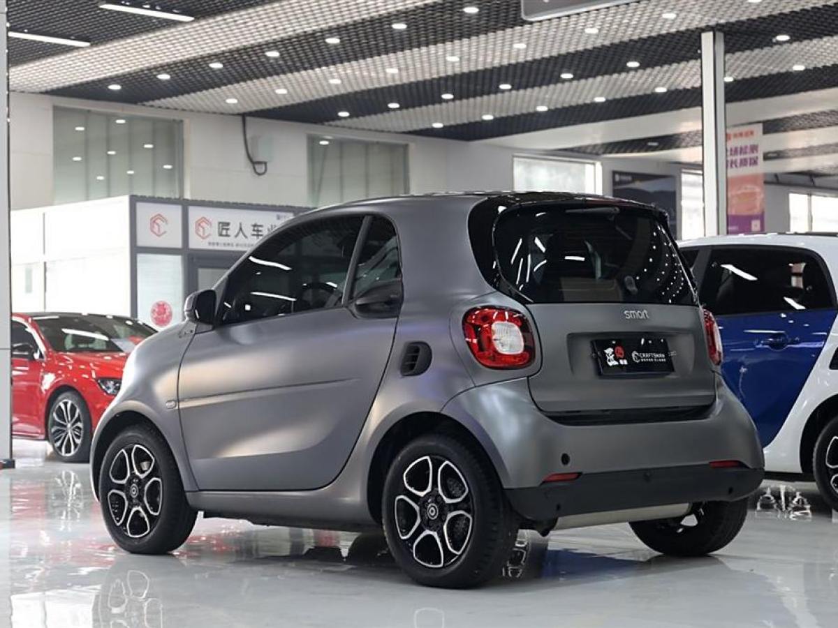 2019年8月smart fortwo  2019款 0.9T 66千瓦硬頂先鋒版 國VI